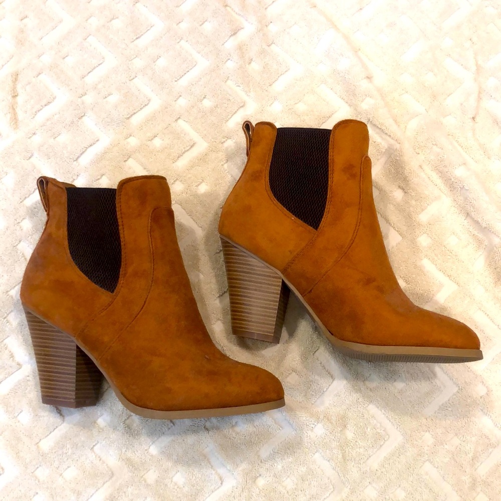 Shoe boots in color cognac /Brand new, never been worn. No box /Brand :Wild Diva